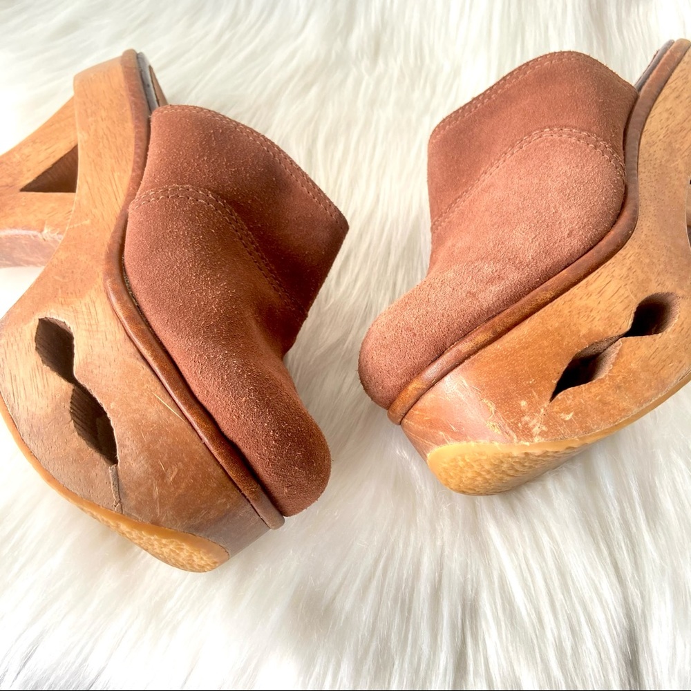 Vintage 1970’s Wood Suede Platform Clogs - Picture 9 of 13